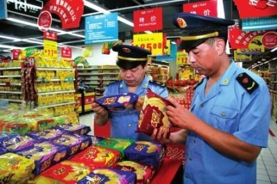 鄭州嚴查食品安全 一包過期香饃片背后的警示