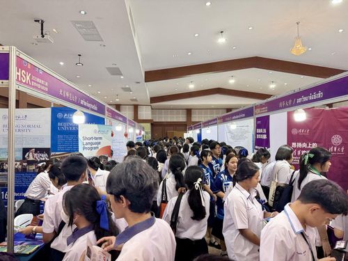 漢語橋梁，美甲添彩——記泰國(guó)第三屆HSK留學(xué)中國(guó)與就業(yè)展中的特色服務(wù)